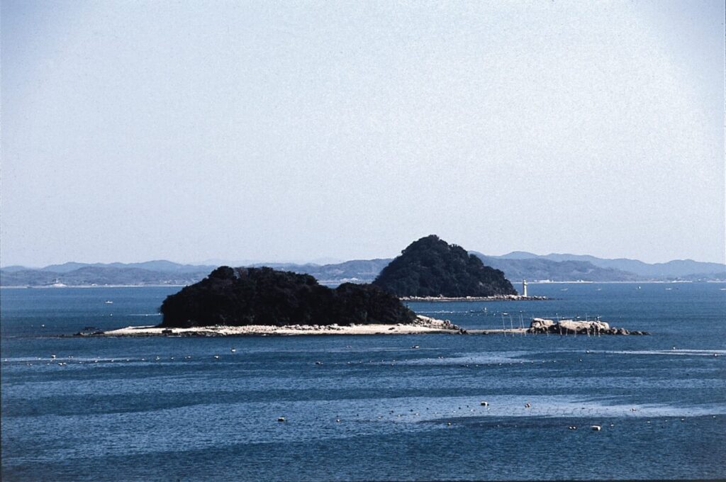 関門海峡に浮かぶ満珠干珠